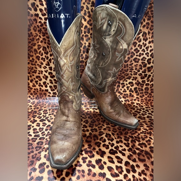 Ariat Distressed Brown Leather Boots with Studded detail Size 7 - Picture 8 of 9